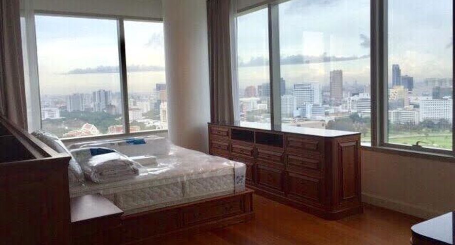 Wohnung zur Miete mit 3 Zimmer in Pathum Wan, Bangkok