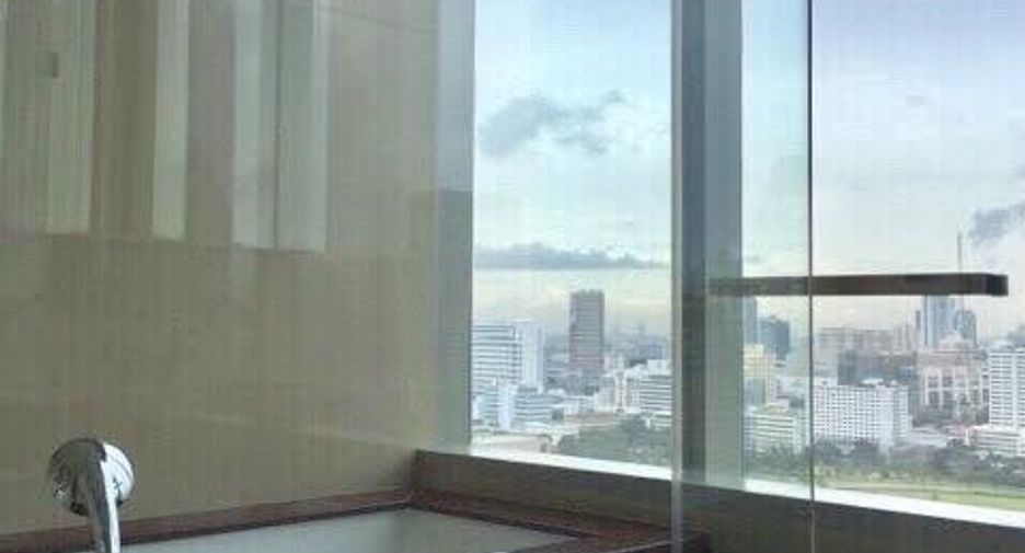 Wohnung zur Miete mit 3 Zimmer in Pathum Wan, Bangkok