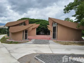 For rent 7 bed retail Space in Mueang Chiang Mai, Chiang Mai