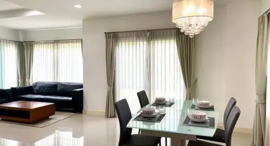 Casa en alquiler y en venta de 3 habitaciones en Lat Krabang, Bangkok