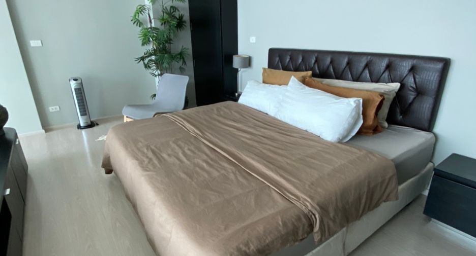 For rent studio condo in Khlong Toei, Bangkok