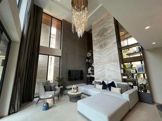 For rent 5 Beds house in Bangkok Yai, Bangkok