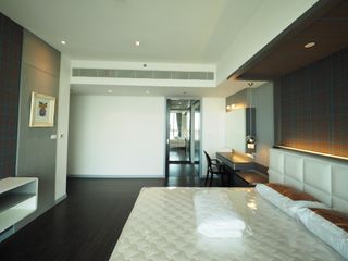 For rent 3 bed condo in Yan Nawa, Bangkok