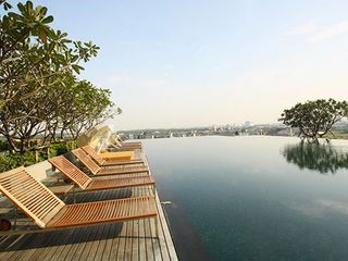 For rent 3 bed condo in Yan Nawa, Bangkok