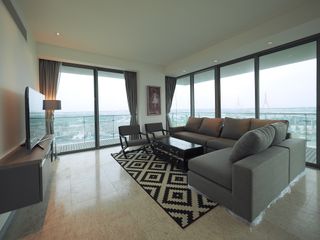 For rent 3 bed condo in Yan Nawa, Bangkok