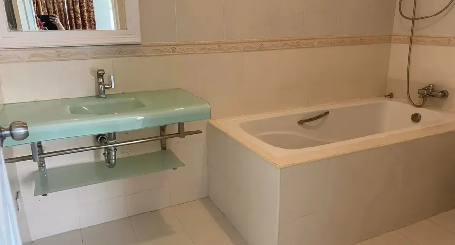 For rent and for sale 4 bedrooms house in Bang Lamung, Chonburi