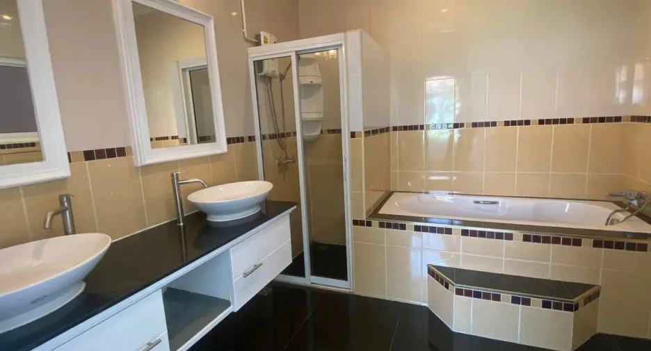 For rent and for sale 4 bedrooms house in Bang Lamung, Chonburi