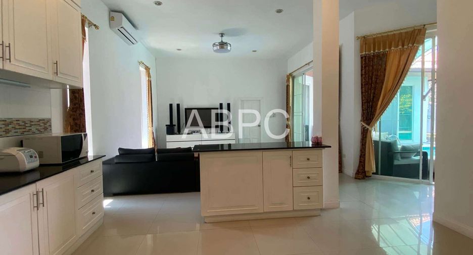 À louer et à vendre 3 chambres maison à Bang Lamung, Chonburi