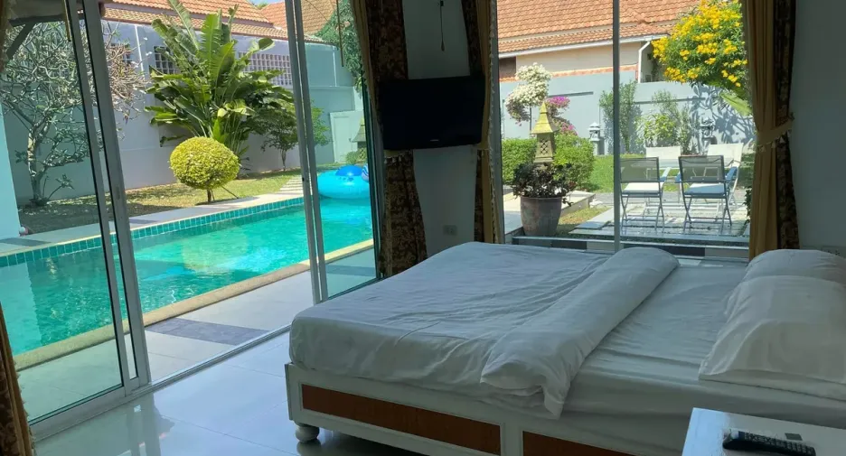 For rent and for sale 4 bedrooms house in Bang Lamung, Chonburi
