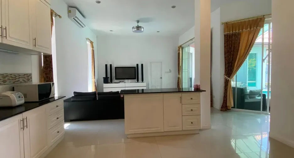 For rent and for sale 4 bedrooms house in Bang Lamung, Chonburi