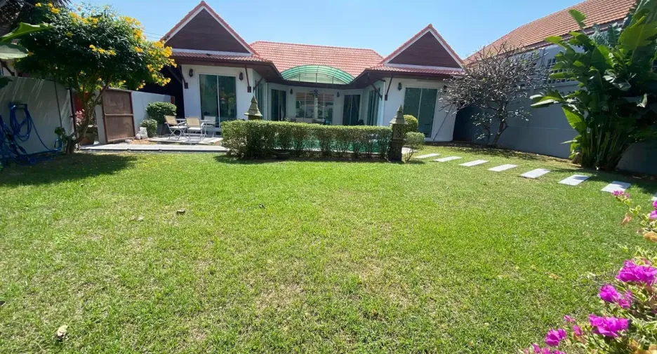 For rent and for sale 4 bedrooms house in Bang Lamung, Chonburi