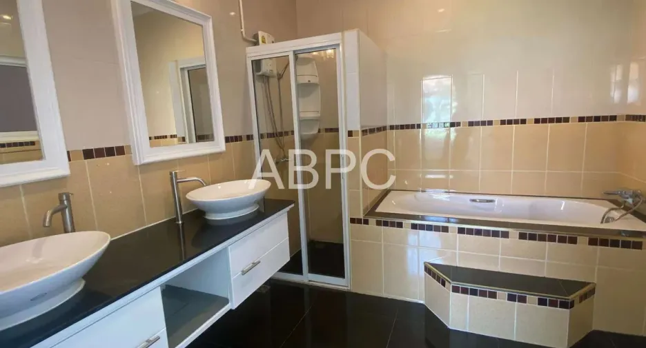 For rent and for sale 4 bedrooms house in Bang Lamung, Chonburi