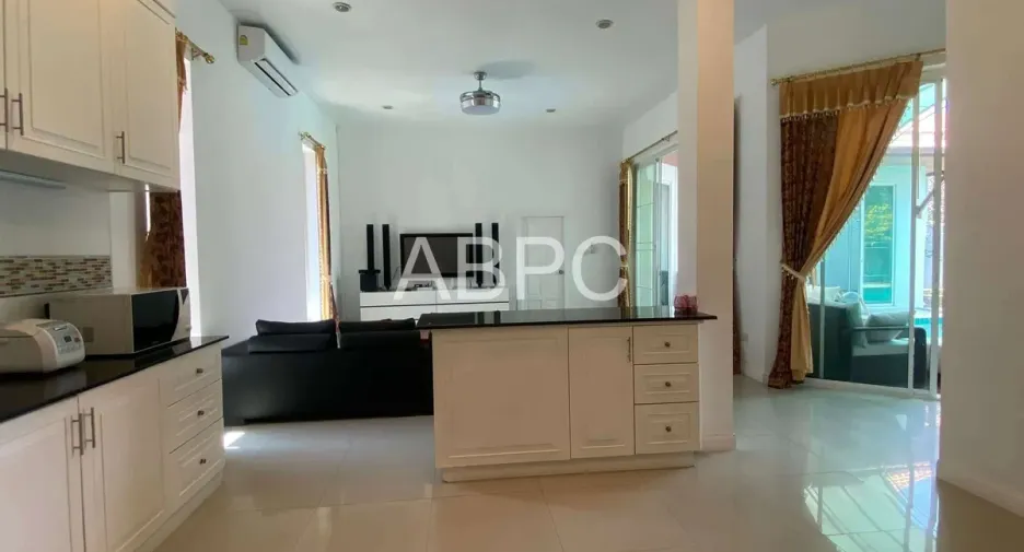 For rent and for sale 4 bedrooms house in Bang Lamung, Chonburi