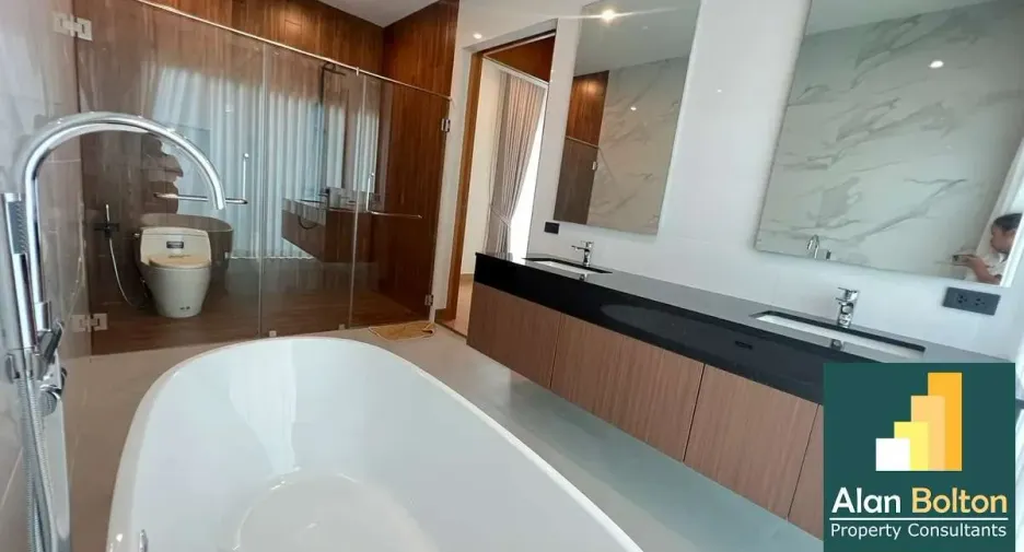 For rent and for sale 3 bedrooms house in Bang Lamung, Chonburi