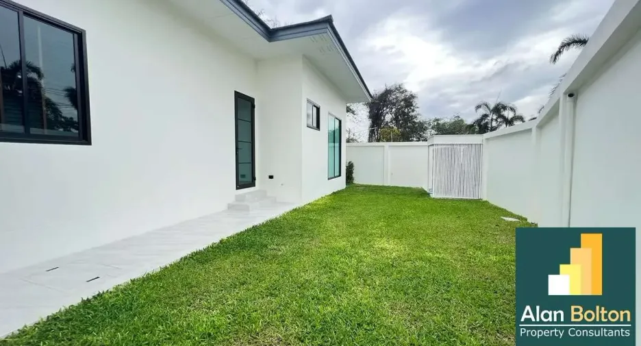 For rent and for sale 3 bedrooms house in Bang Lamung, Chonburi