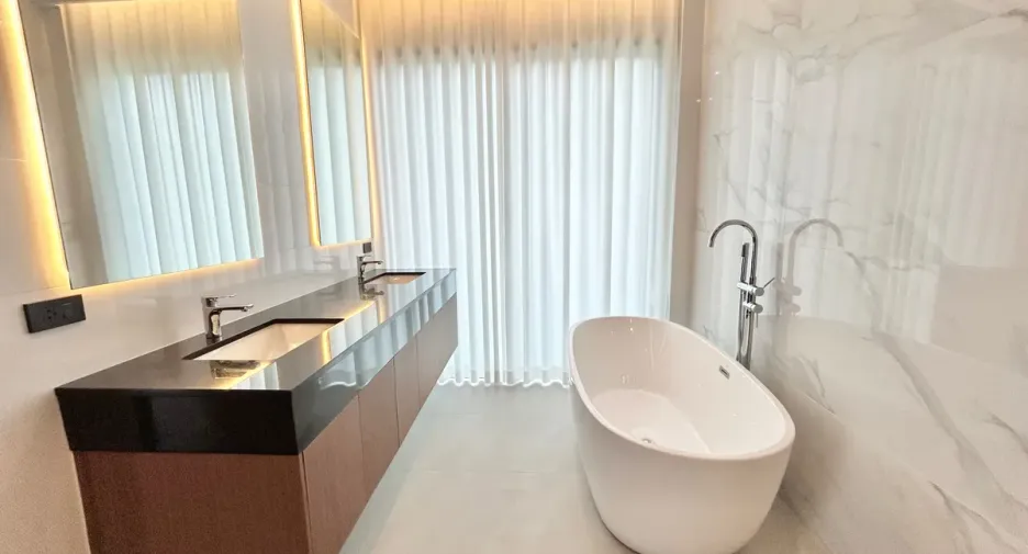 For rent and for sale 3 bedrooms house in Bang Lamung, Chonburi