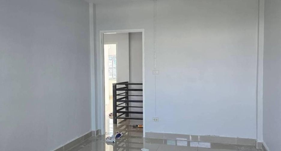 For sale 4 Beds townhouse in Sai Noi, Nonthaburi