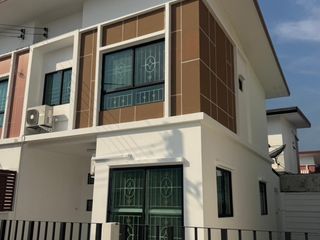 For sale 4 bed townhouse in Thanyaburi, Pathum Thani