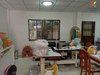 For sale 3 Beds townhouse in Don Tum, Nakhon Pathom