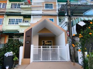 For sale 3 Beds townhouse in Lam Luk Ka, Pathum Thani