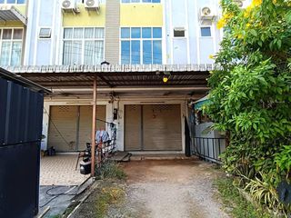 For sale 8 bed retail Space in Mueang Surat Thani, Surat Thani
