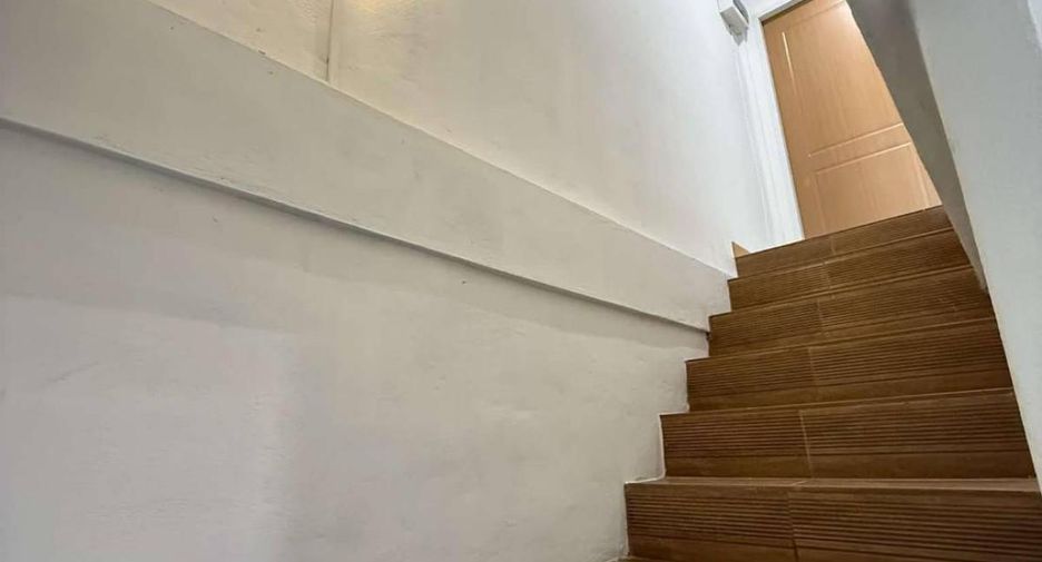 For sale 2 bed townhouse in Mueang Samut Sakhon, Samut Sakhon