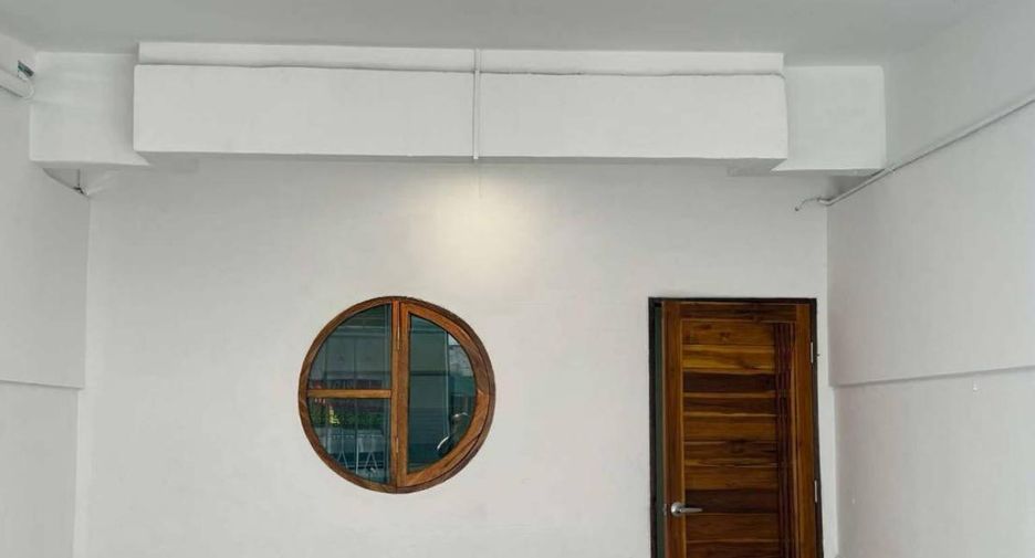 For sale 2 bed townhouse in Mueang Samut Sakhon, Samut Sakhon