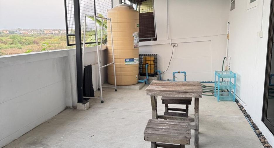 For sale 3 Beds townhouse in Lam Luk Ka, Pathum Thani
