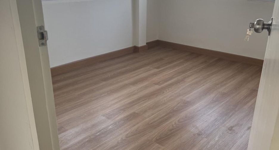 For sale 3 Beds townhouse in Lam Luk Ka, Pathum Thani