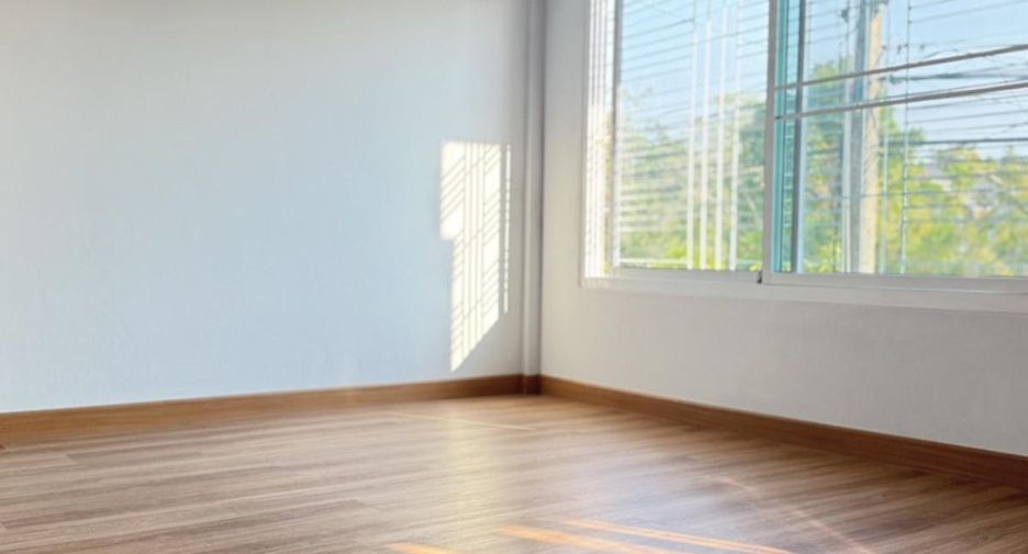 For sale 3 Beds townhouse in Lam Luk Ka, Pathum Thani