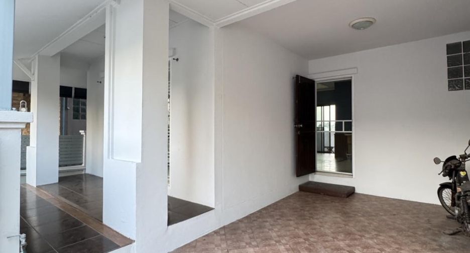 For sale 3 Beds townhouse in Lam Luk Ka, Pathum Thani