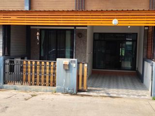 For sale 2 bed townhouse in Mueang Suphanburi, Suphan Buri