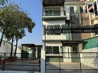For rent 4 Beds townhouse in Bang Khun Thian, Bangkok