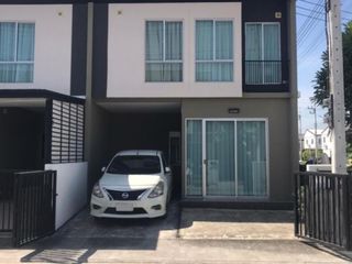 For rent 2 bed townhouse in Mueang Pathum Thani, Pathum Thani