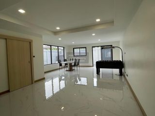 For rent 3 bedrooms townhouse in Khan Na Yao, Bangkok