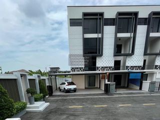 For rent 3 bedrooms townhouse in Khan Na Yao, Bangkok