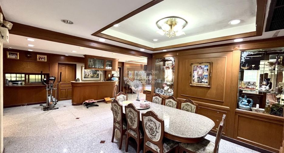 For rent 4 bedrooms house in Bang Na, Bangkok