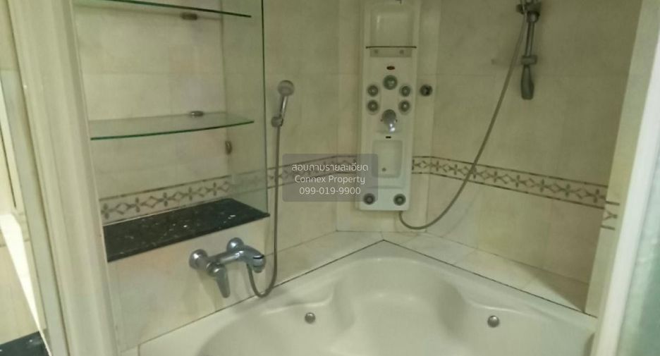 For rent 4 bedrooms house in Bang Na, Bangkok