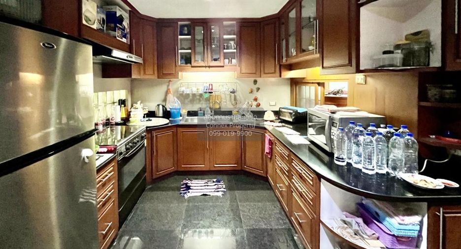 For rent 4 bedrooms house in Bang Na, Bangkok