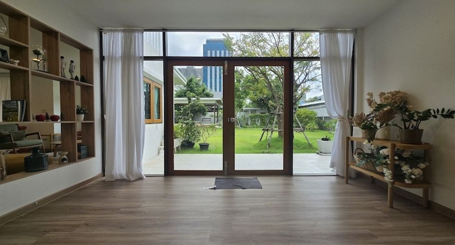 Büro zur Miete mit 2 Zimmer in Chatuchak, Bangkok