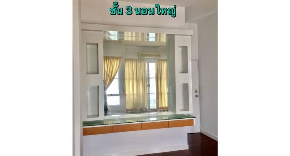 For rent 3 bedrooms townhouse in Suan Luang, Bangkok
