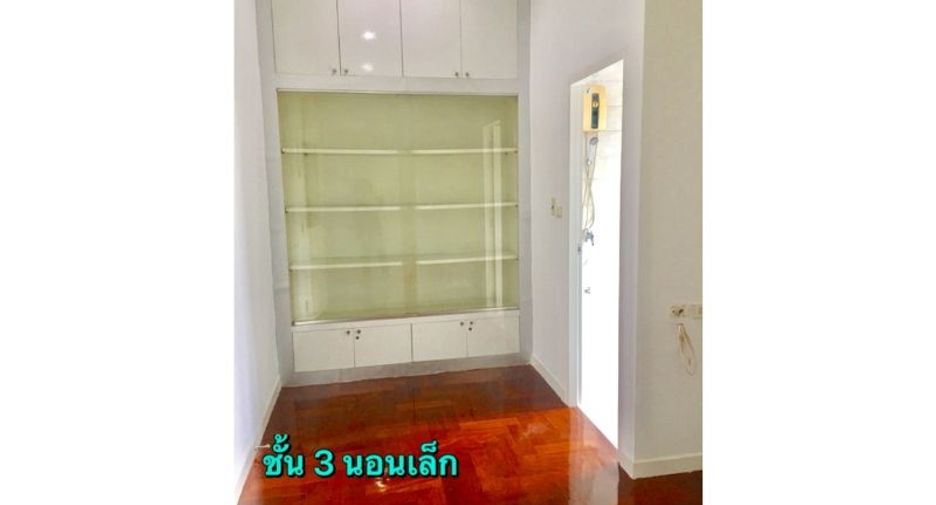 For rent 3 bedrooms townhouse in Suan Luang, Bangkok