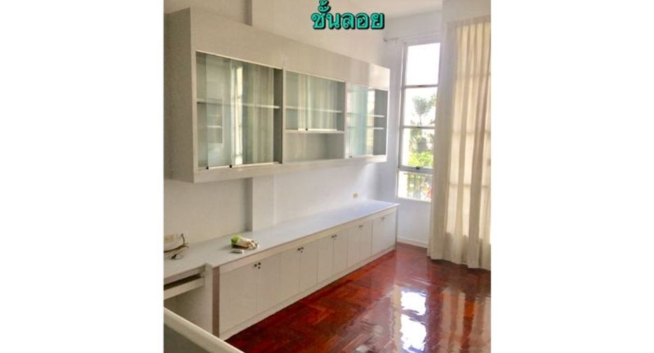 For rent 3 bedrooms townhouse in Suan Luang, Bangkok