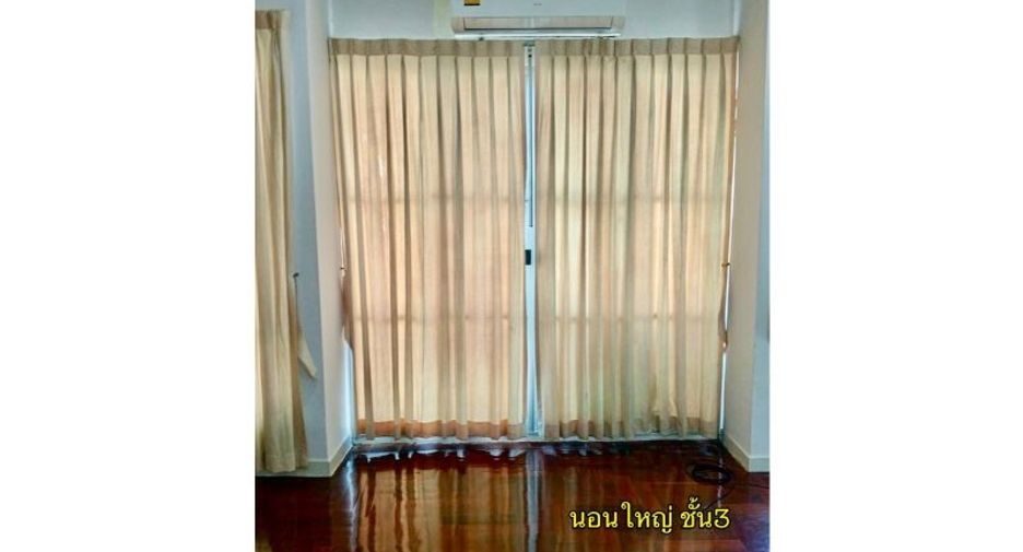 For rent 3 bedrooms townhouse in Suan Luang, Bangkok