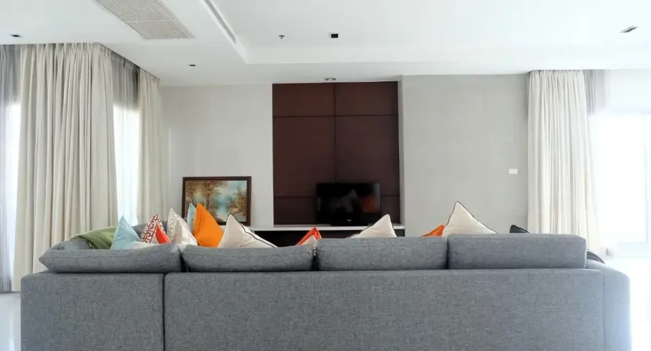 For rent 4 bedrooms condo in Pathum Wan, Bangkok