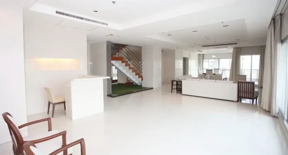 For rent 4 bedrooms condo in Pathum Wan, Bangkok