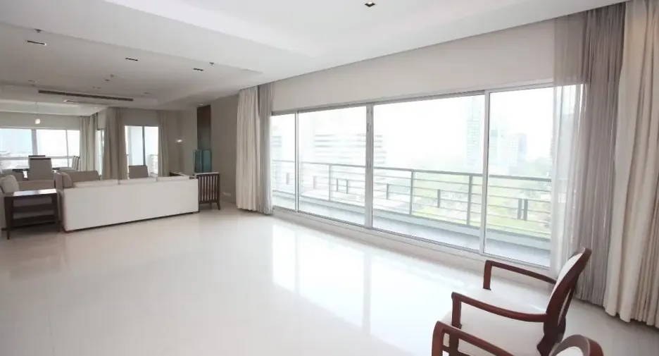 For rent 4 bedrooms condo in Pathum Wan, Bangkok