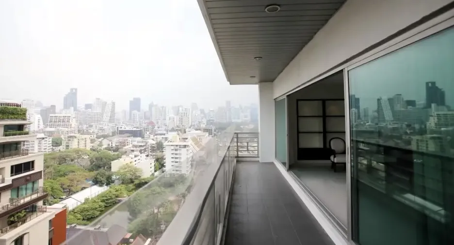 For rent 4 bedrooms condo in Pathum Wan, Bangkok