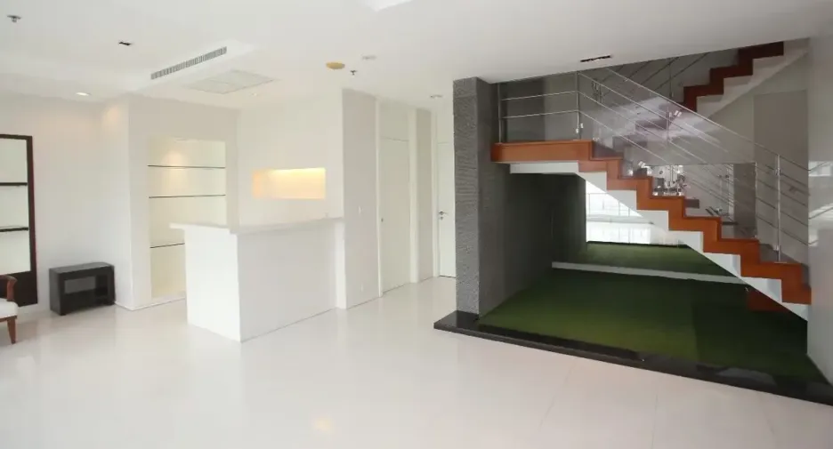 For rent 4 bedrooms condo in Pathum Wan, Bangkok