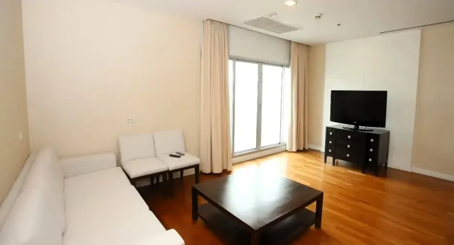 For rent 4 bedrooms condo in Pathum Wan, Bangkok
